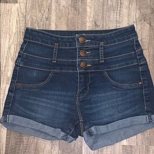 Refuge shorts ❤️❤️